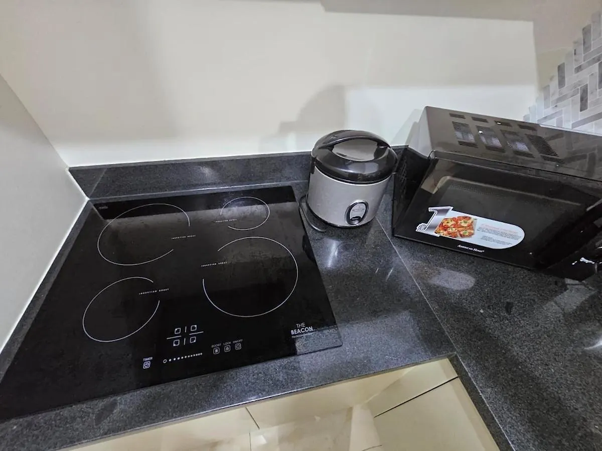 Apartment Huge 1Br Spacious Balcony Manila