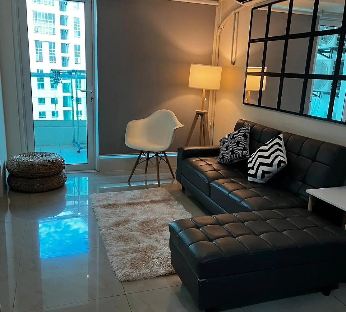 Huge 1Br Spacious Balcony Manila